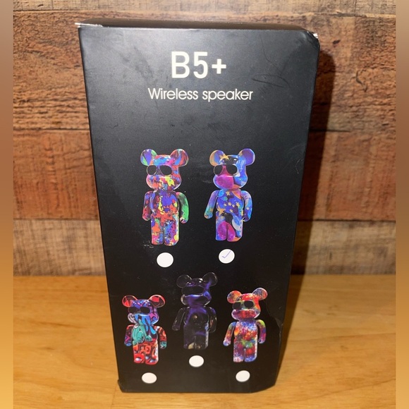 B5+ Wireless Graffiti Bear Bluetooth Speaker - Picture 3 of 6